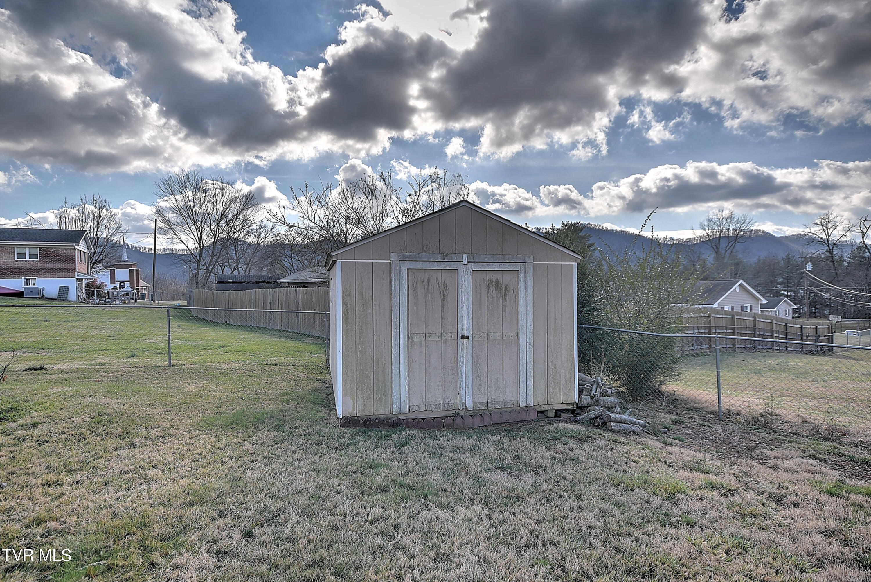 104 Houston Street Bristol, TN 37620 - Photo 41 of 44 104 Houston St DK-35