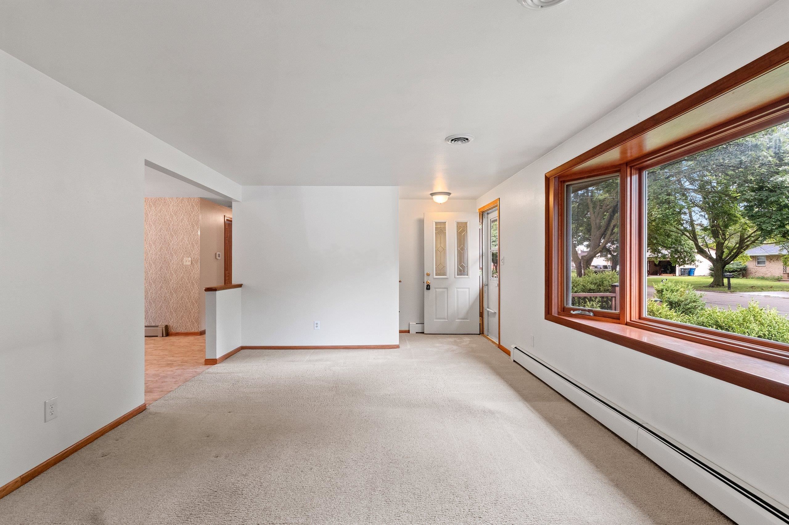 1203 Valleyview Road Green Bay, WI 54304 - Photo 18 of 81