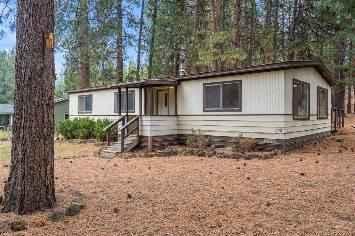 60214 Agate Road Bend, OR 97702 - Photo 3 of 31 Front Right Side