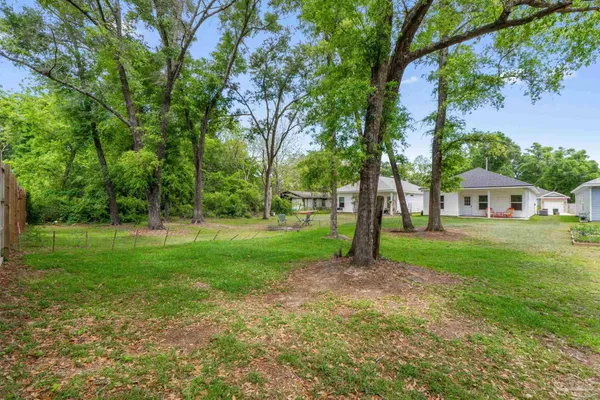 a view of a yard with a house