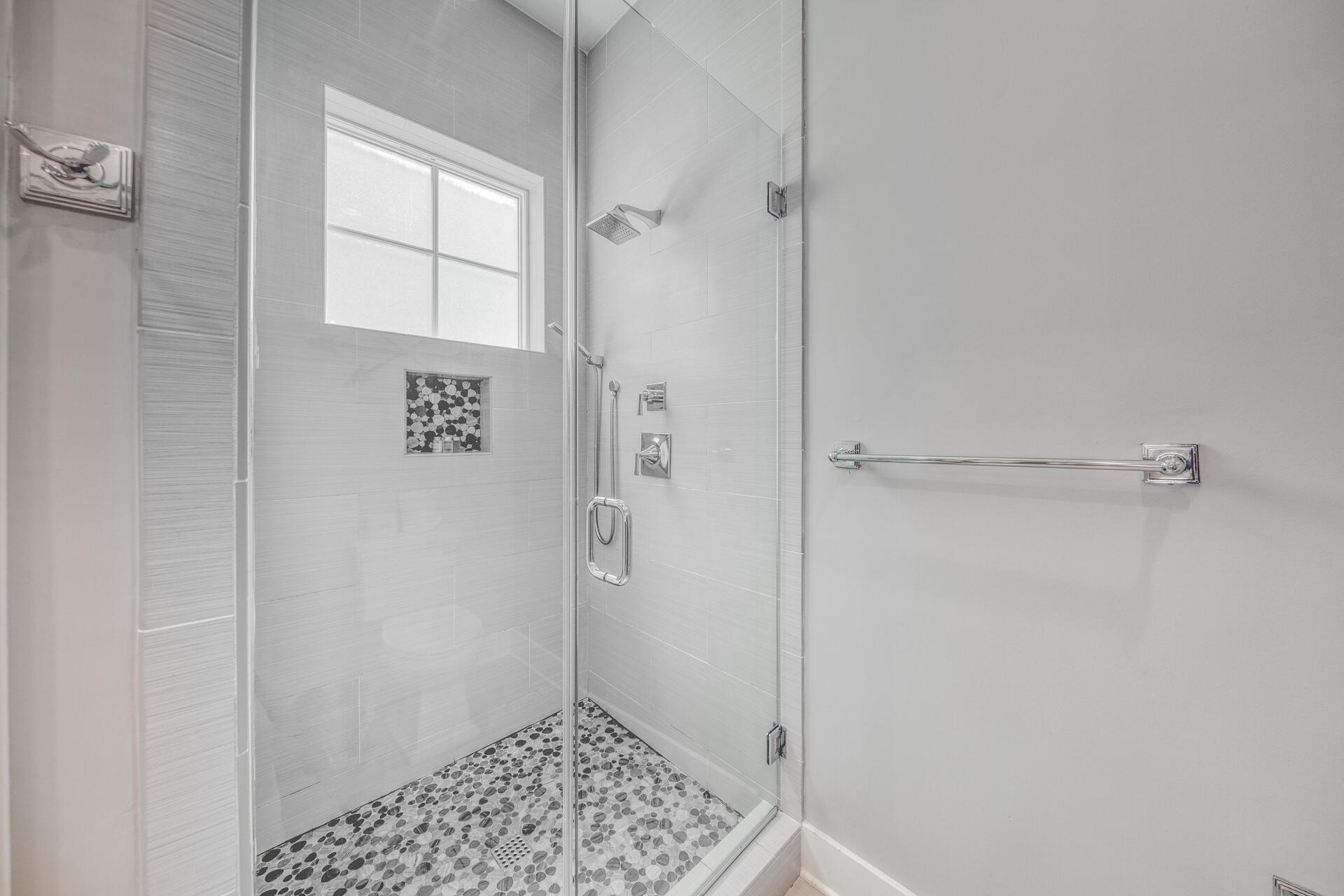 21 Beachcomber Ln Inlet Beach Inlet Beach, FL 32461 - Photo 19 of 60 a bathroom with a shower