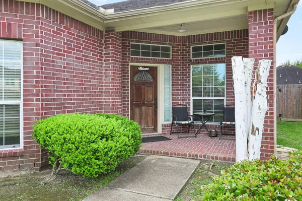 a view of a chair and table in backyard of the house