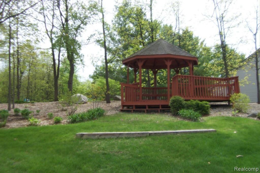 900 Ridge Court, Unit 121 Brighton, MI 48116 - Photo 5 of 19 common gazebo