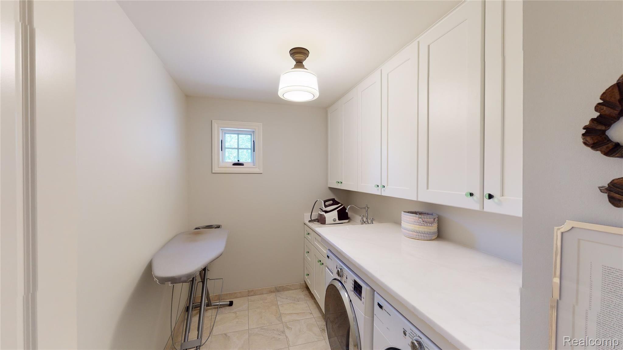 378 South Cranbrook Road Bloomfield Hills, MI 48301 - Photo 35 of 58 Welcome-To-378-S-Cranbrook-Road-In-Bloomfield-Hills-35-Upper-level-Laundry.jpg