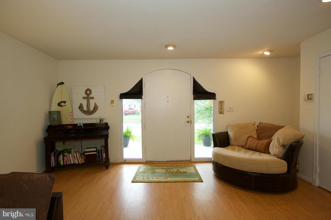 19 Edgemoor Road Lutherville-Timonium, MD 21093 - Photo 2 of 30 Living Room