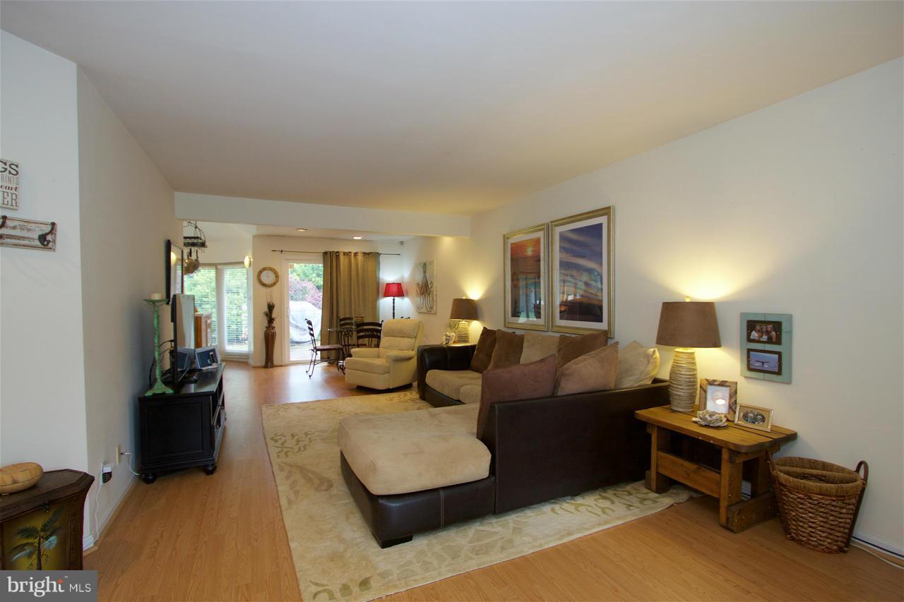 19 Edgemoor Road Lutherville-Timonium, MD 21093 - Photo 3 of 30 Living Room