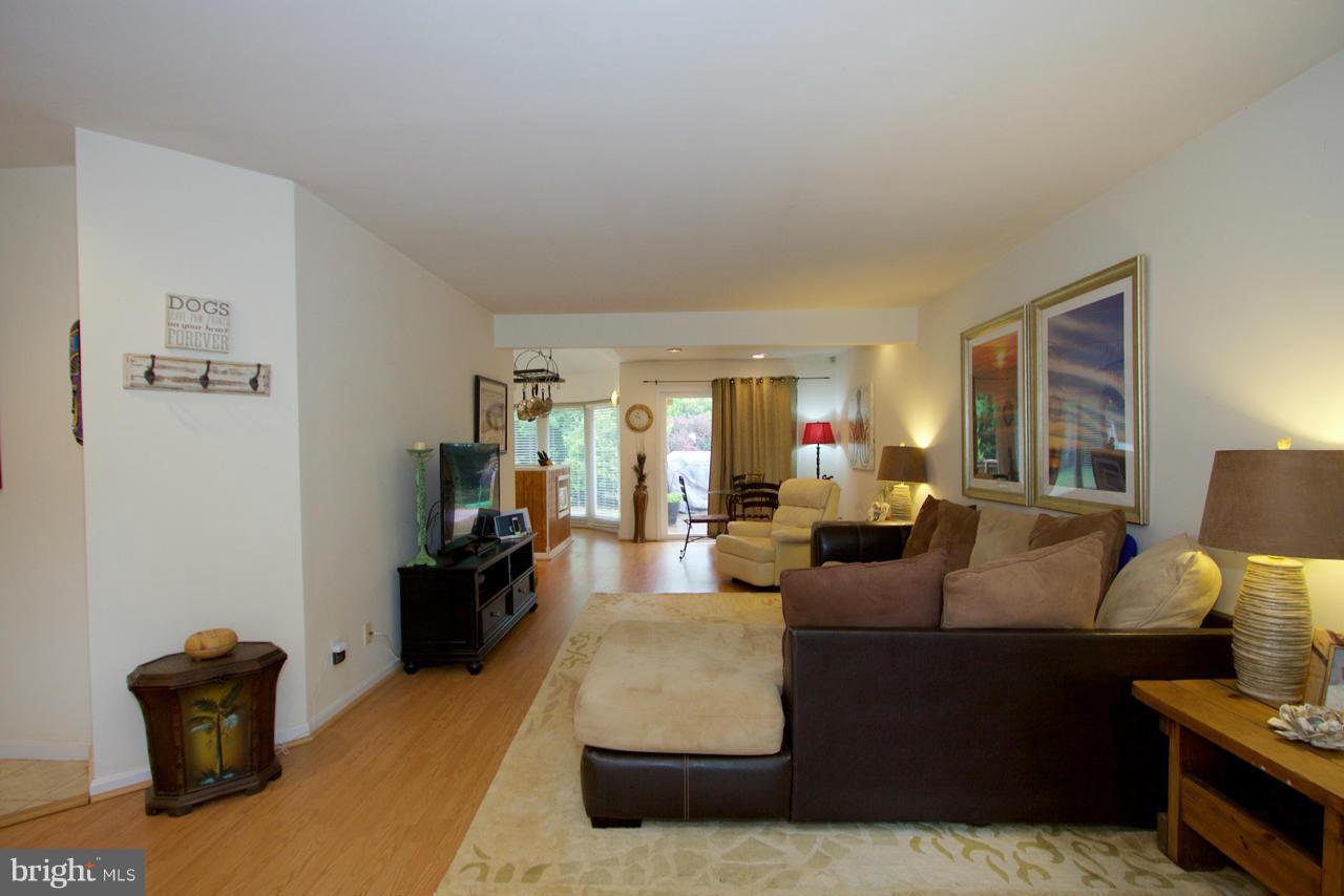 19 Edgemoor Road Lutherville-Timonium, MD 21093 - Photo 4 of 30 Living Room