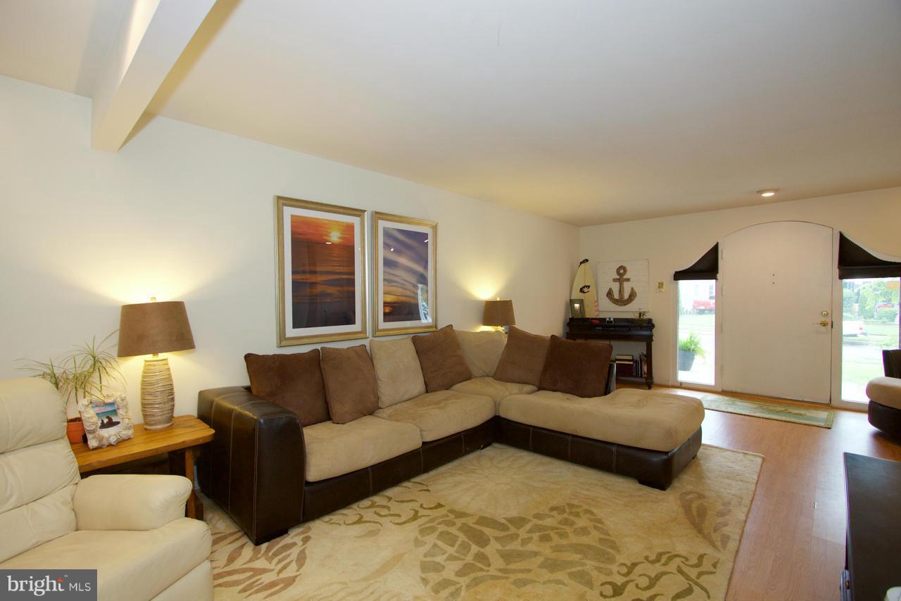 19 Edgemoor Road Lutherville-Timonium, MD 21093 - Photo 5 of 30 Living Room