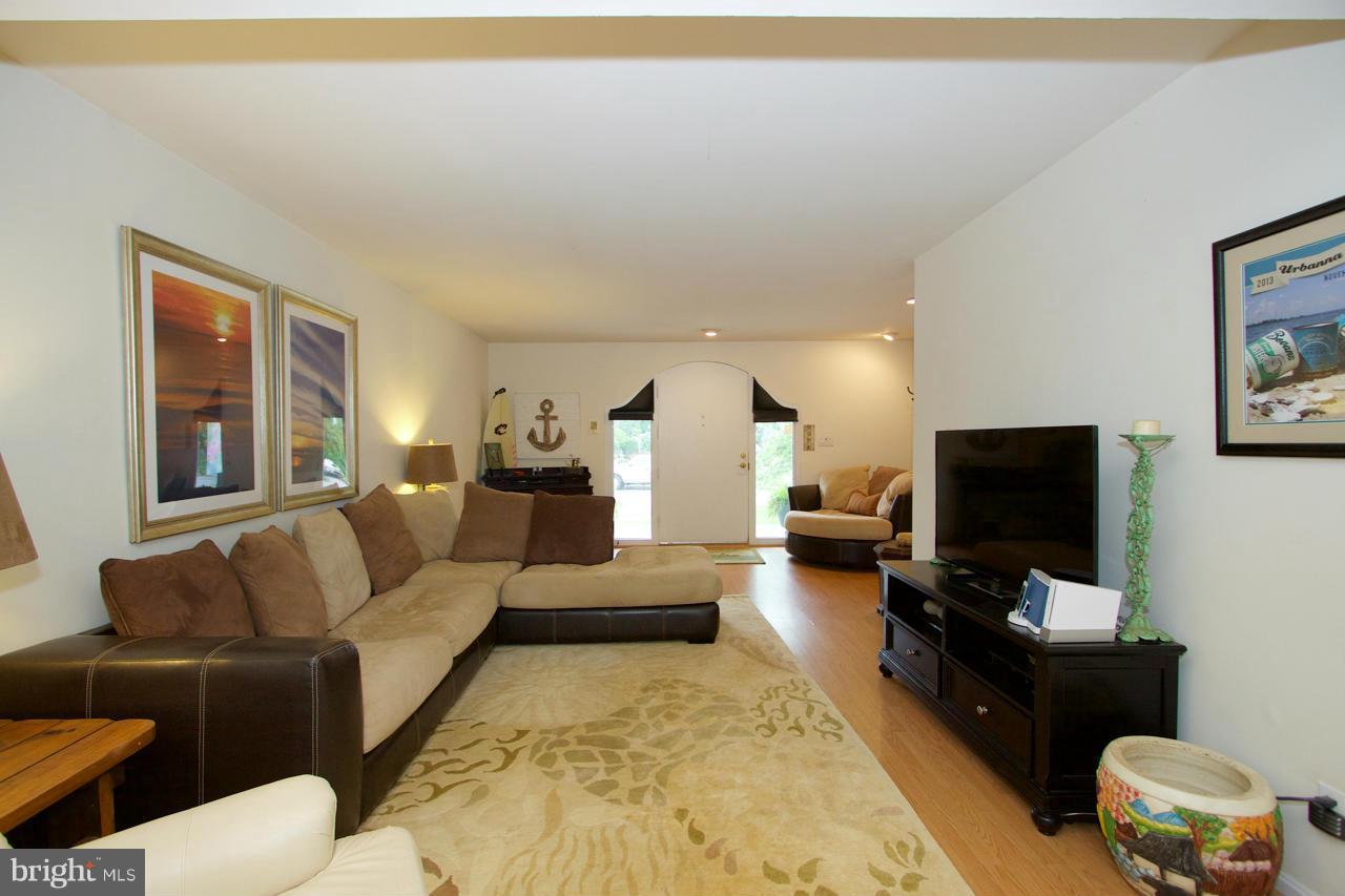 19 Edgemoor Road Lutherville-Timonium, MD 21093 - Photo 6 of 30 Living Room