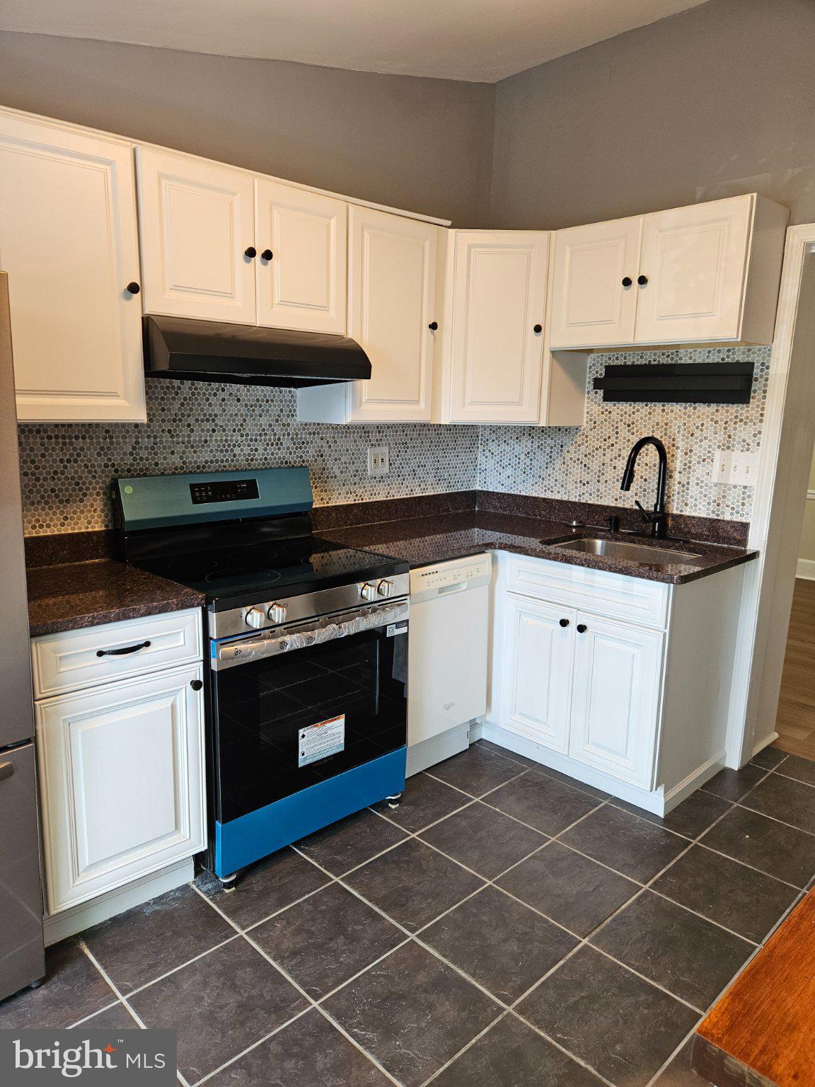 53 West 4th Street New Castle, DE 19720 - Photo 4 of 21 Charming kitchen with modern flair.