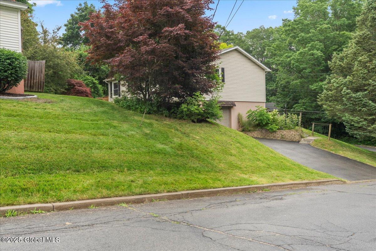 176 Northampton Road Amsterdam, NY 12010 - Photo 3 of 32 09-DSC03654