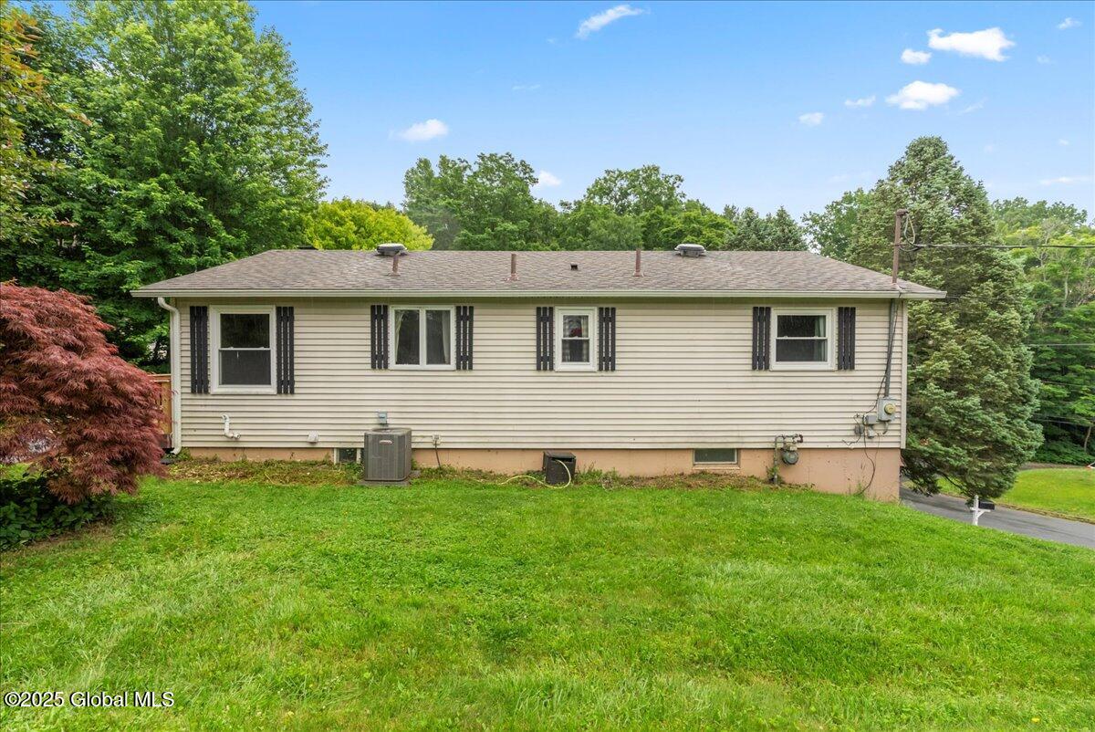 176 Northampton Road Amsterdam, NY 12010 - Photo 5 of 32 10-DSC03659