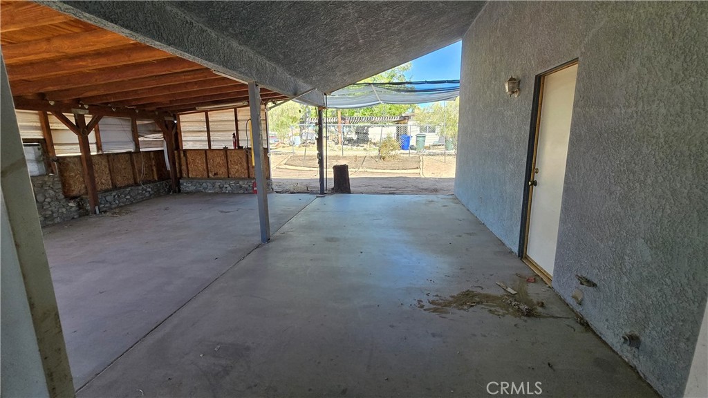 14280 Navajo Road Apple Valley, CA 92307 - Photo 25 of 28 an empty room with windows