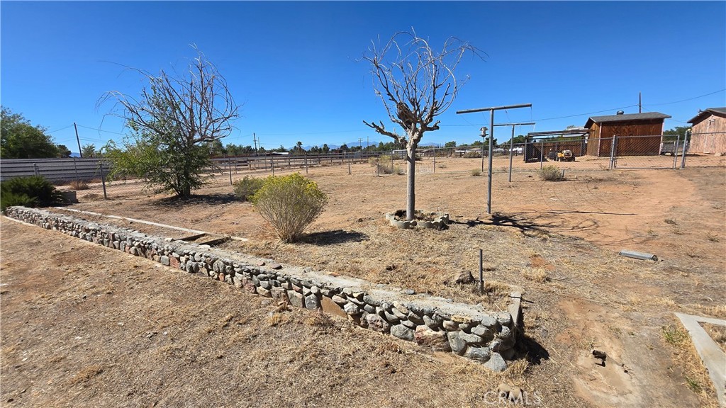 14280 Navajo Road Apple Valley, CA 92307 - Photo 28 of 28 a view of a backyard of the house