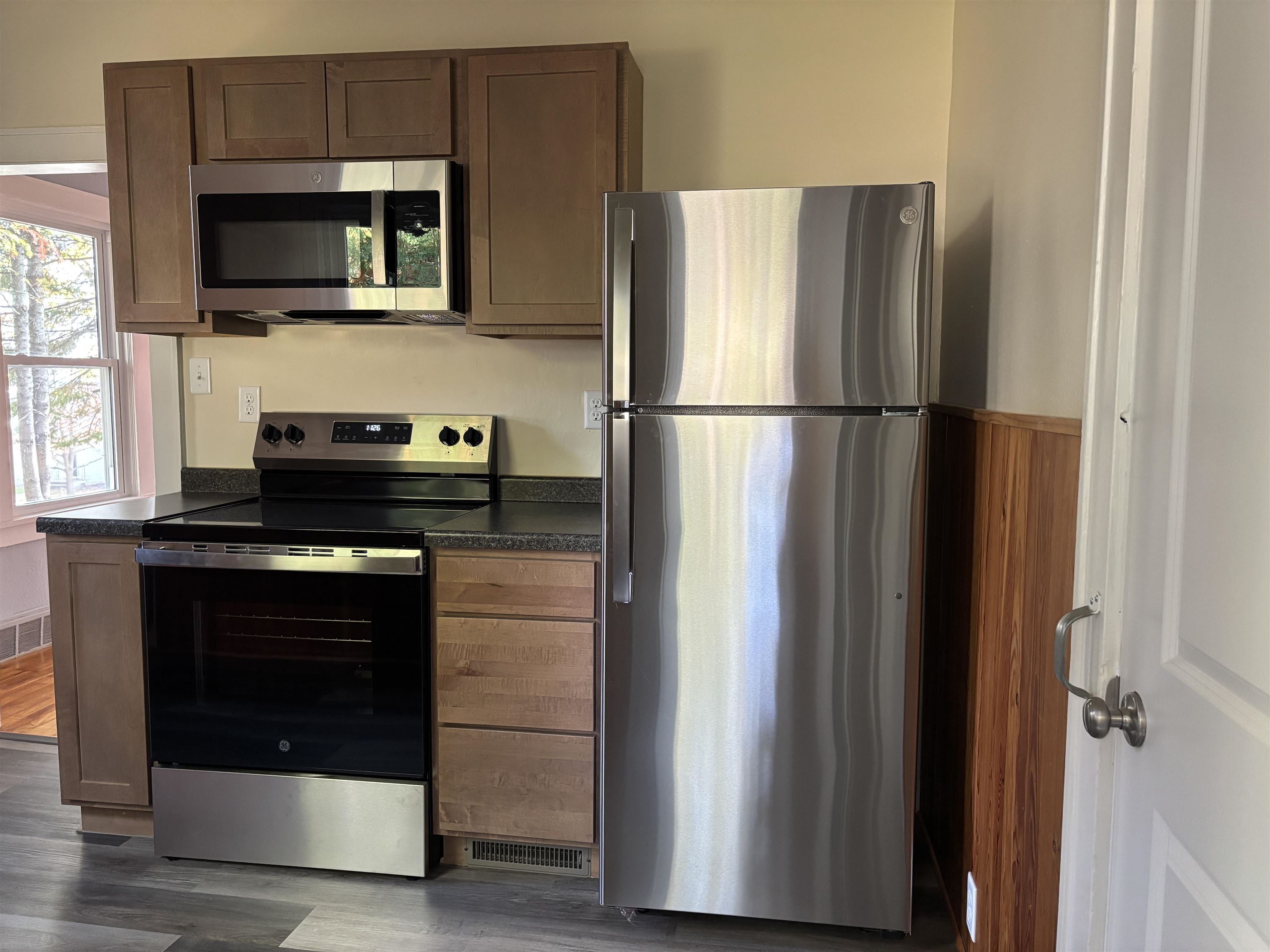 2515 Jefferson Street Duluth, MN 55812 - Photo 13 of 25 Kitchen featuring stainless steel appliances, dark countertops, dark wood-style floors, and dark brown cabinets