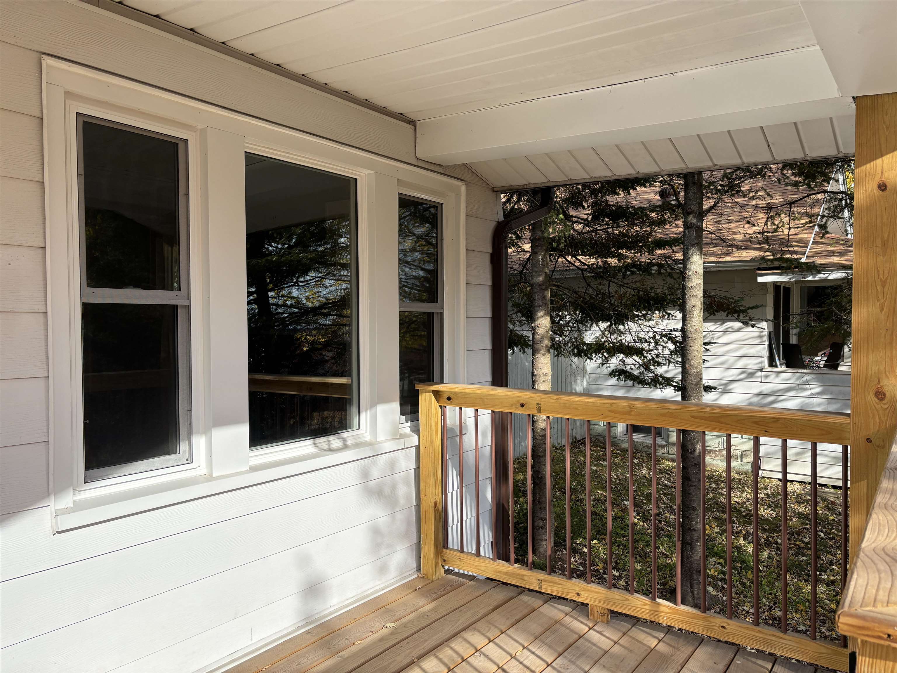 2515 Jefferson Street Duluth, MN 55812 - Photo 7 of 25 View of wooden deck