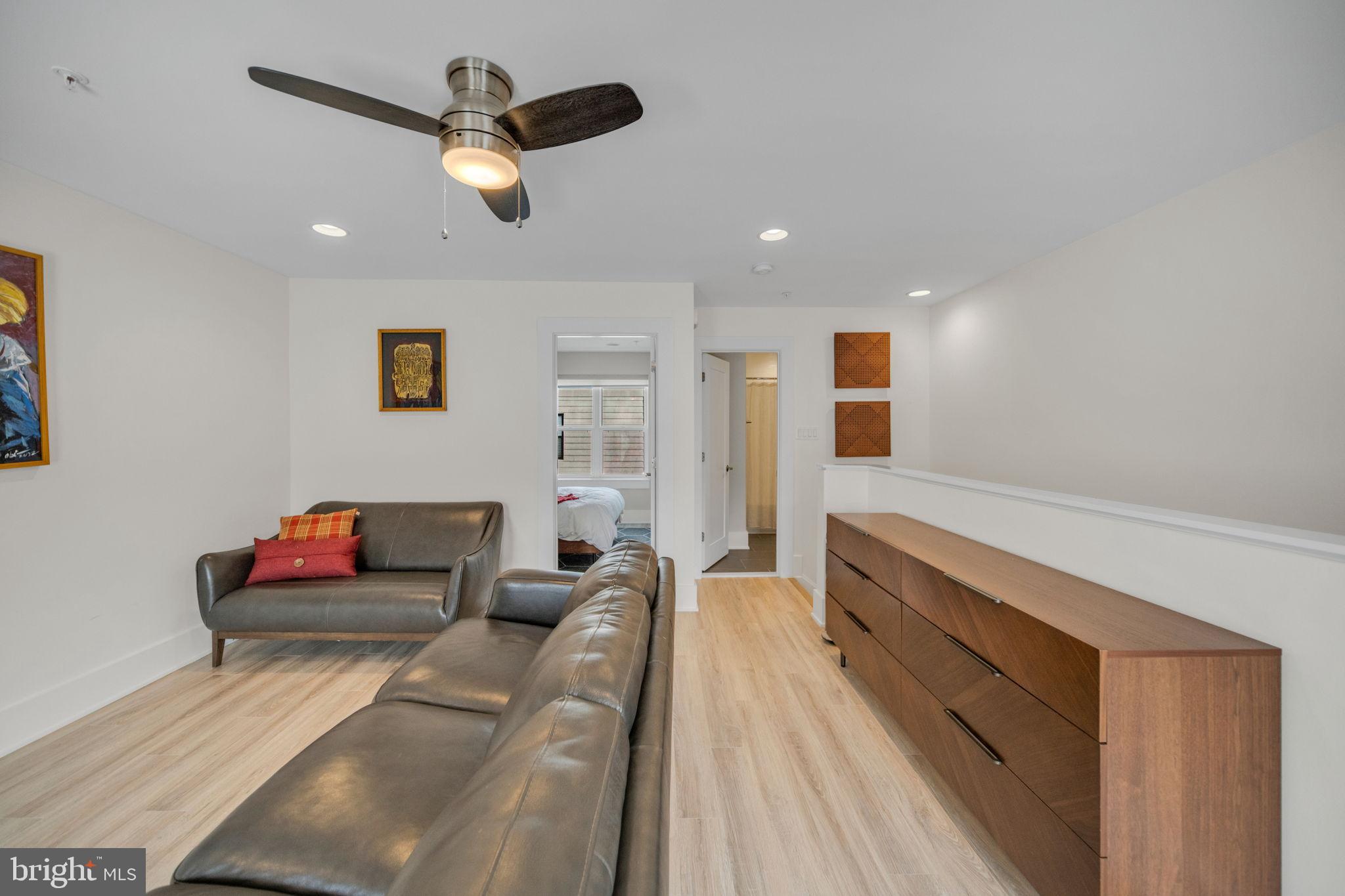 11326 Emerald Park Road Potomac, MD 20854 - Photo 21 of 40 a living room with furniture and a ceiling fan