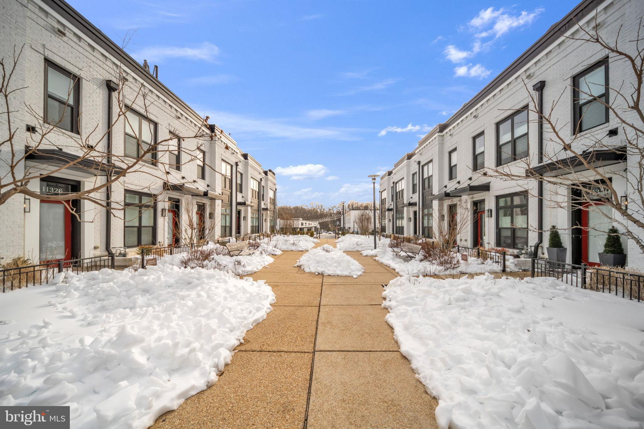 11326 Emerald Park Road Potomac, MD 20854 - Photo 4 of 40 a view of a building