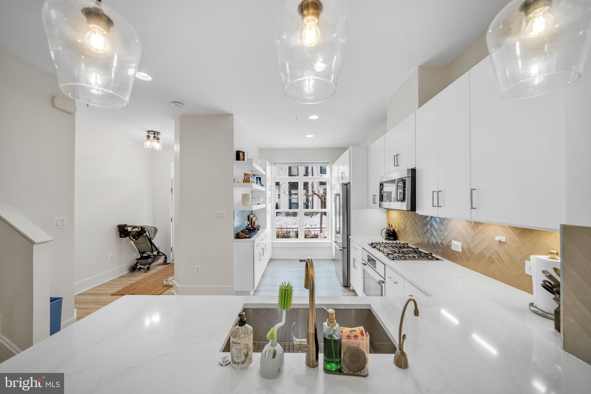 11326 Emerald Park Road Potomac, MD 20854 - Photo 10 of 40 a kitchen with stainless steel appliances granite countertop a sink stove and refrigerator