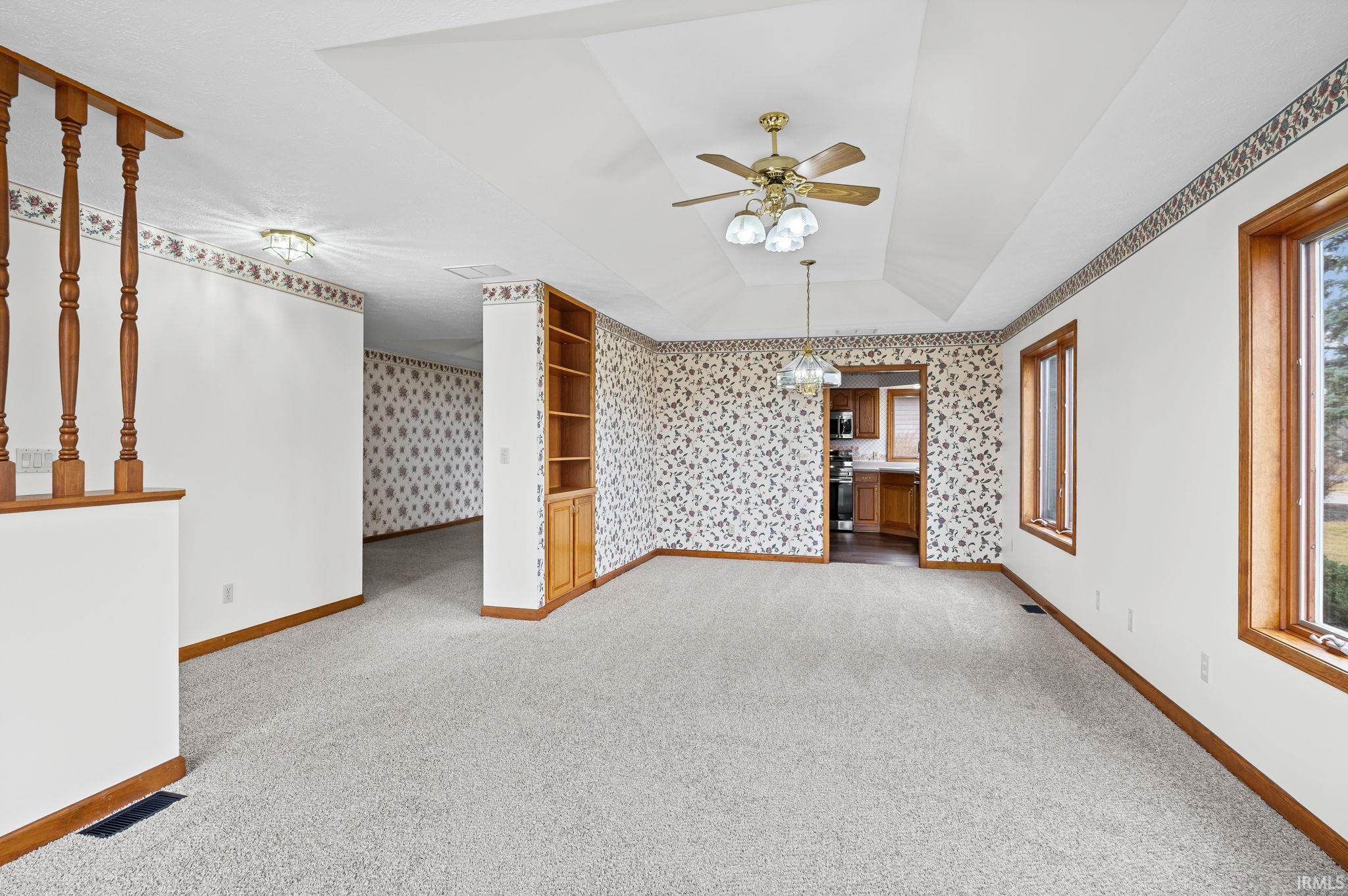 606 Pheasant Run Rensselaer, IN 47978 - Photo 4 of 36