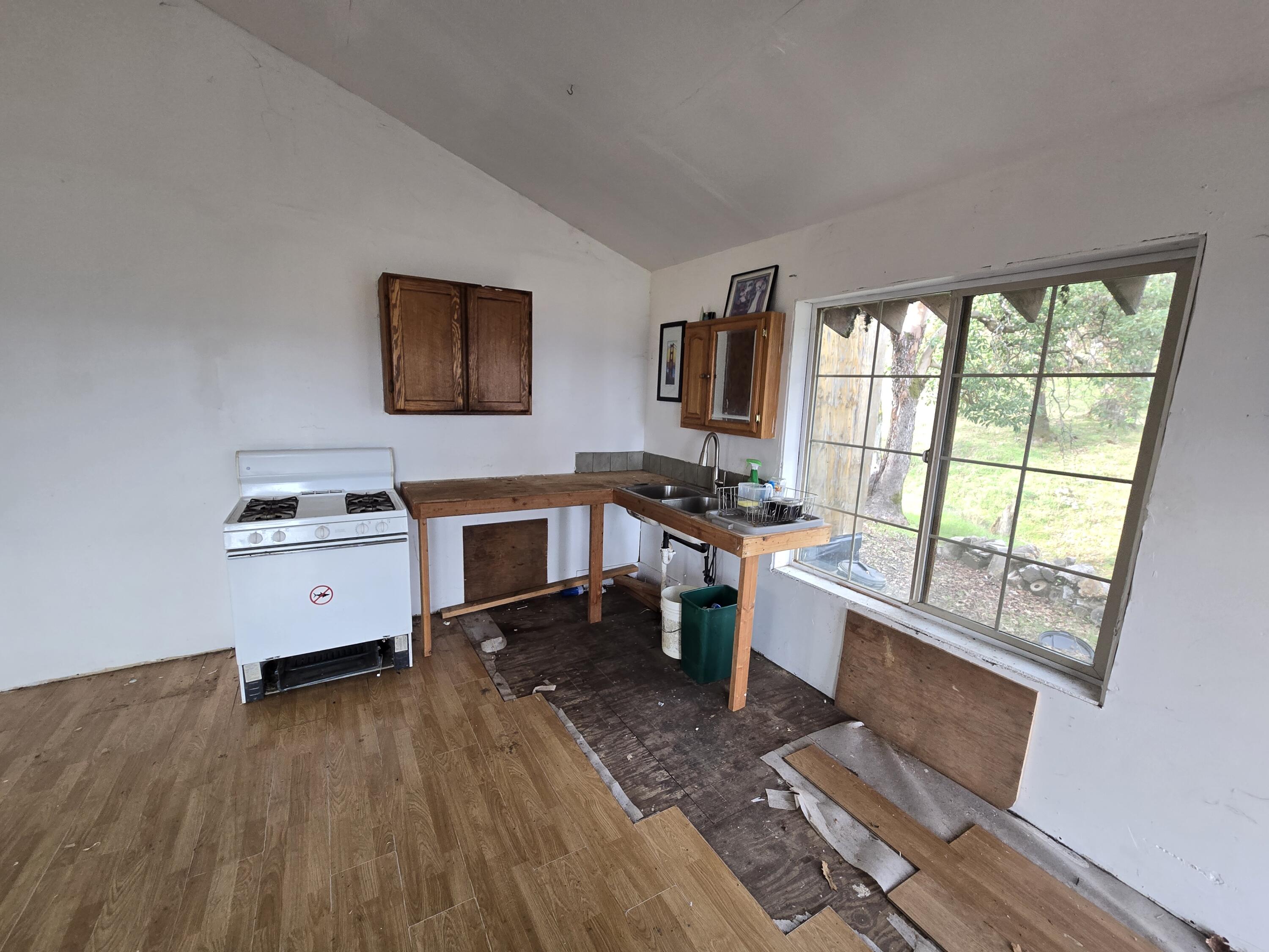 74900 Island Mountain Road Garberville, CA 95542 - Photo 4 of 37