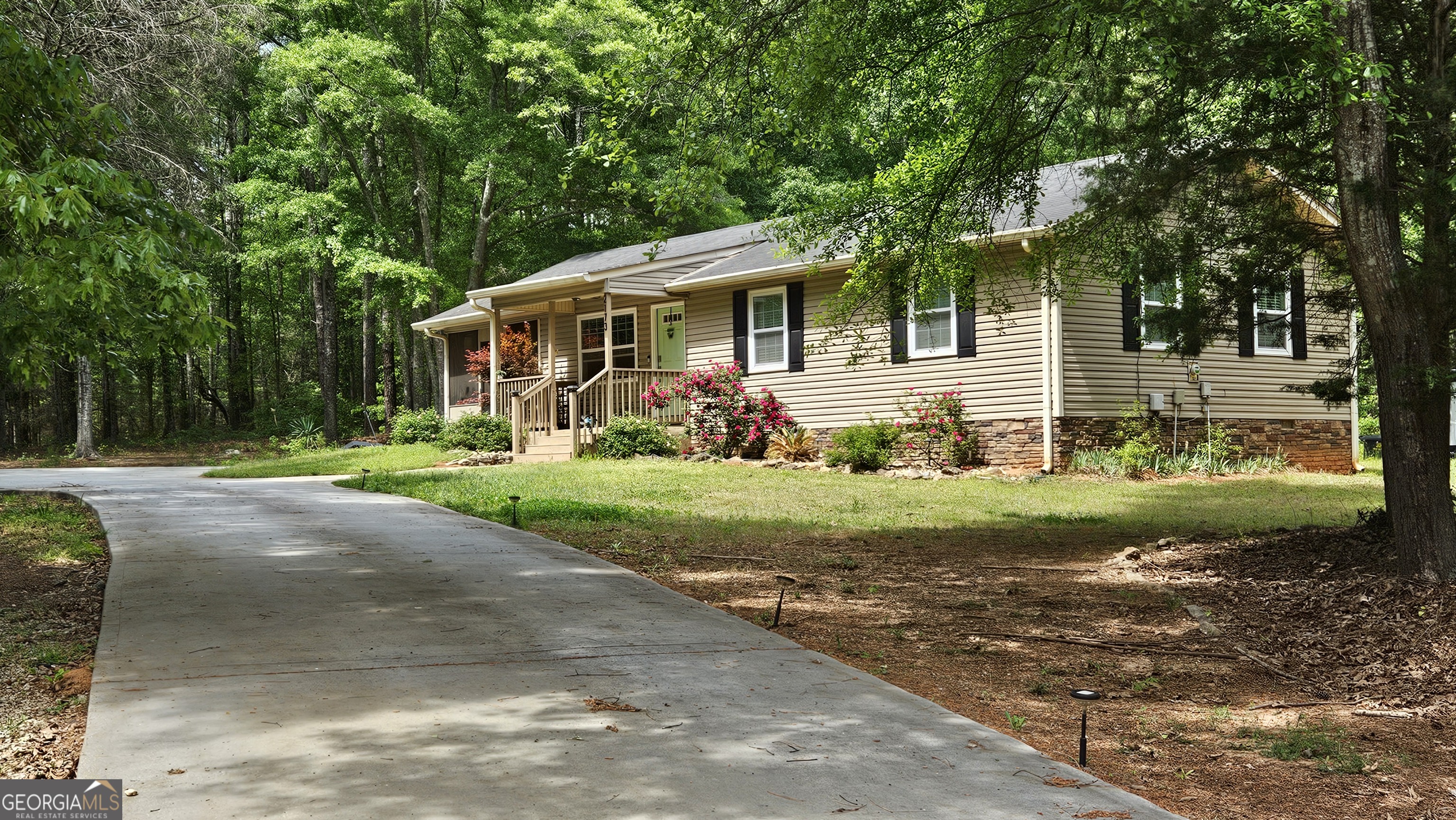 2173 Old Jackson Road Locust Grove, GA 30248 - Photo 2 of 4 Driveway & Front View