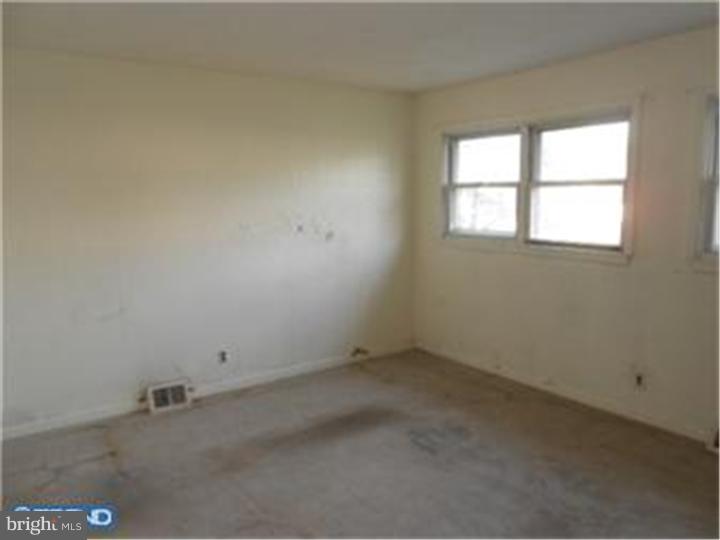 2529 Secane Road Secane, PA 19018 - Photo 3 of 20
