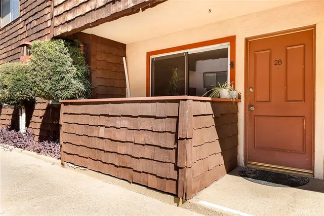 $375,000 | 5403 Newcastle Avenue, Unit 28, Encino, CA 91316