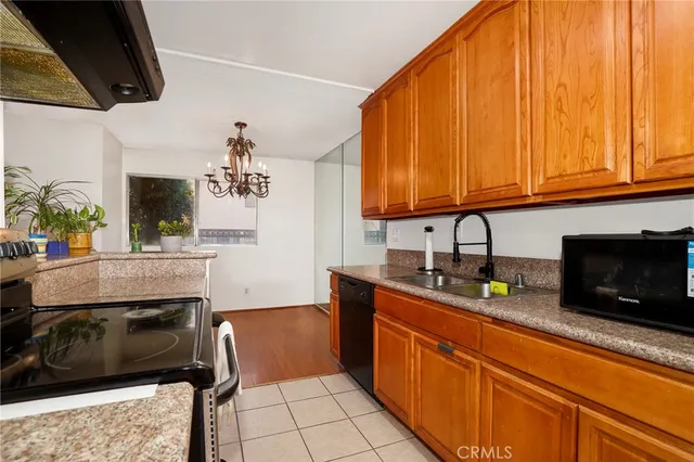 $375,000 | 5403 Newcastle Avenue, Unit 28, Encino, CA 91316