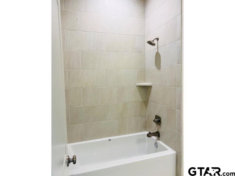 2983 Guinn Farms Road Tyler, TX 75707 - Photo 19 of 22 a bathroom with a bathtub