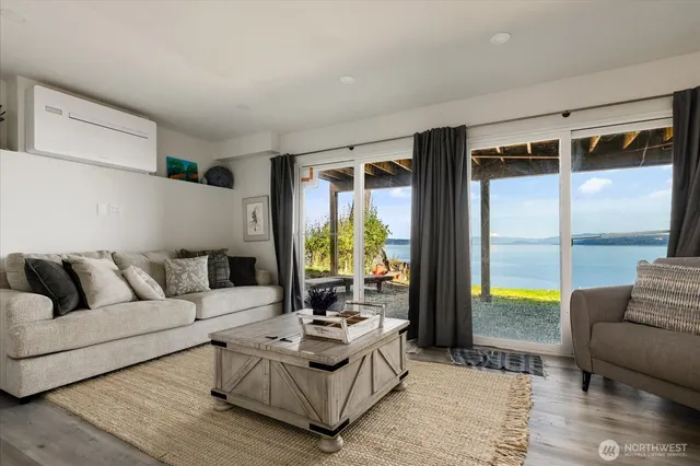 $1,550,000 | 159 South Harrington Lagoon Road, Coupeville, WA 98239