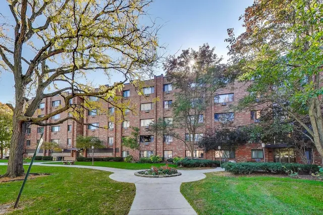 $121,000 | 5310 North Chester Avenue, Unit 409, Chicago, IL 60656