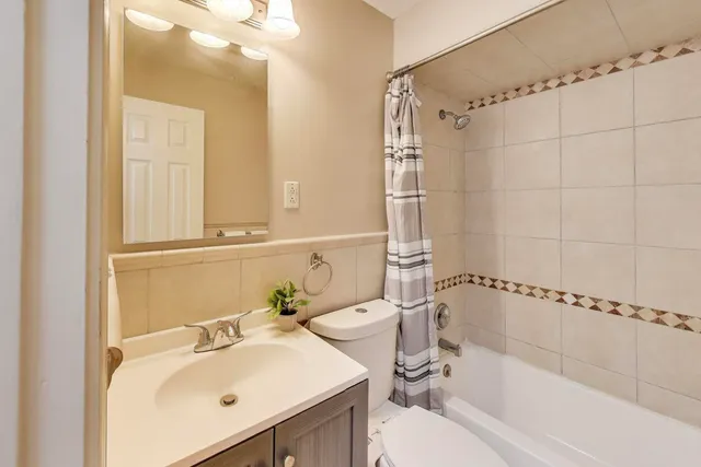 $121,000 | 5310 North Chester Avenue, Unit 409, Chicago, IL 60656