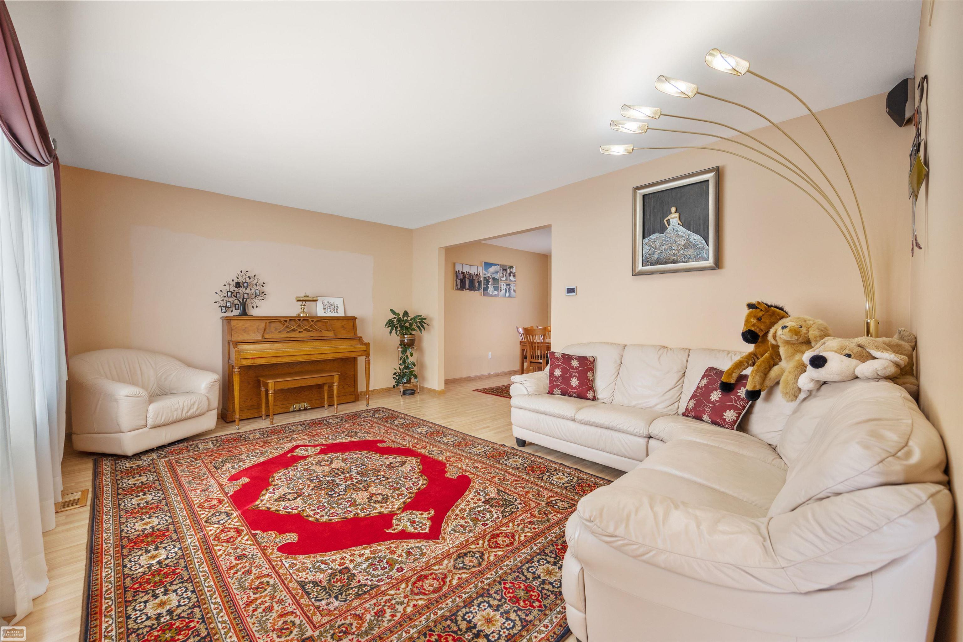 1693 Dennett Lane Rochester, MI 48307 - Photo 13 of 53 50109504-12.JPG