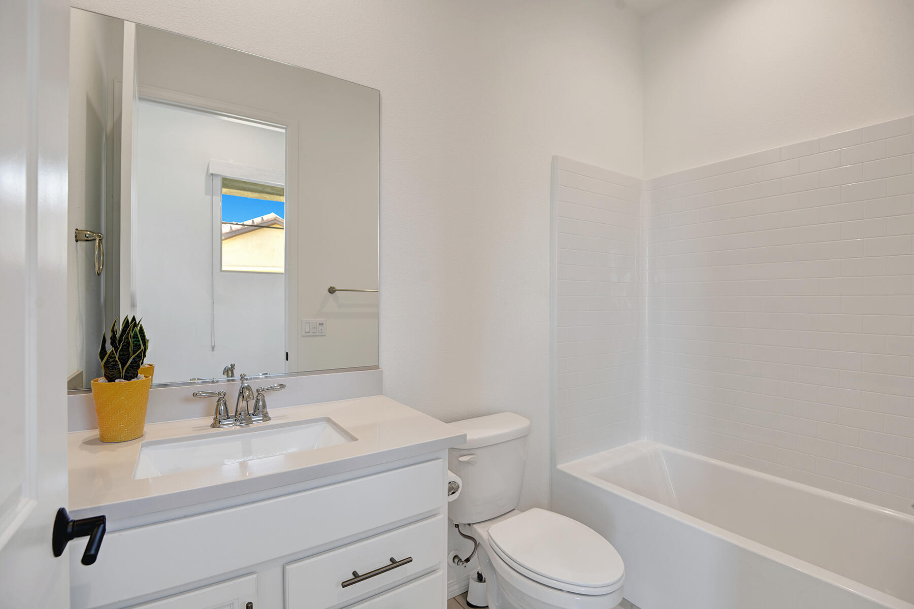 61 Claret Road Rancho Mirage, CA 92270 - Photo 24 of 37 GUEST BATH MLS