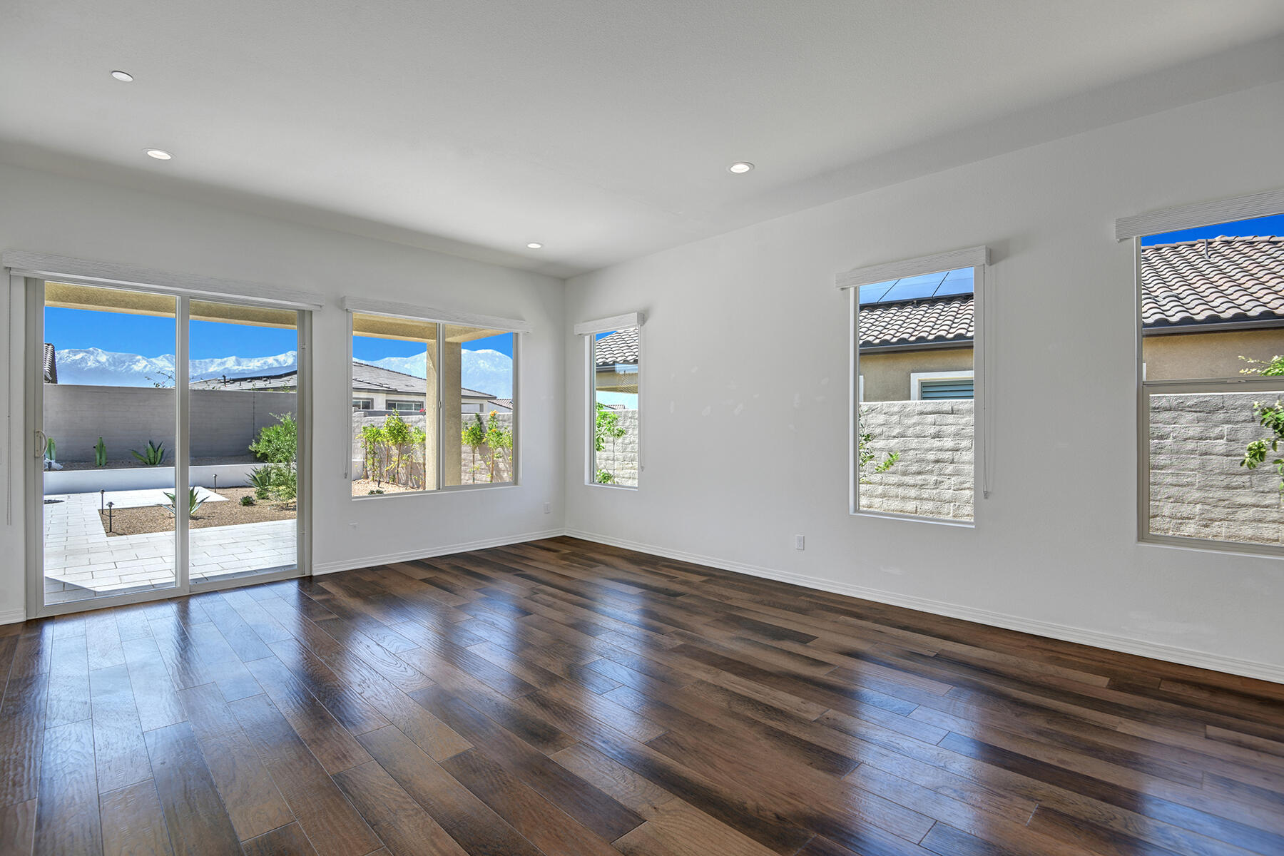 61 Claret Road Rancho Mirage, CA 92270 - Photo 6 of 37 DINING AND LIVING ANGLED OUT MLS