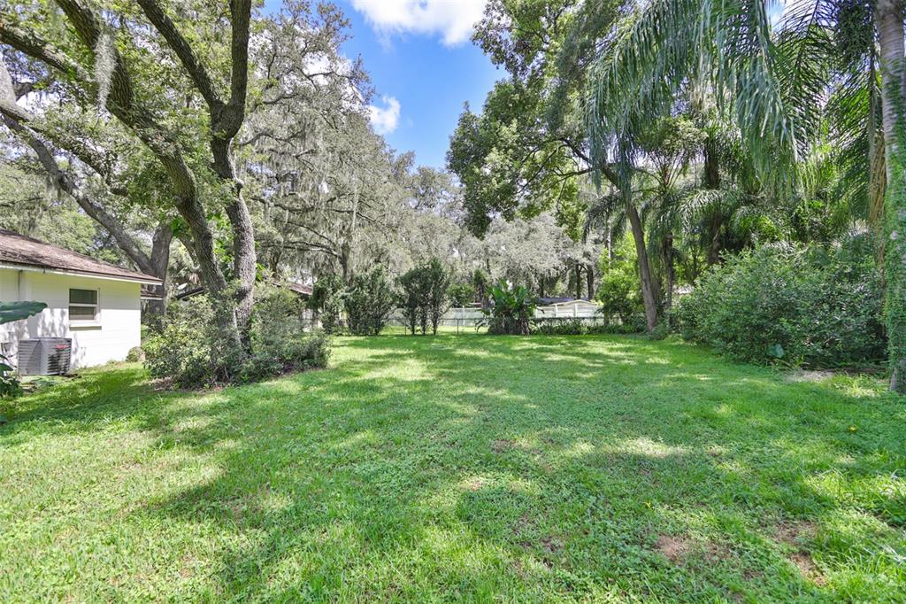 105 North Kingsway Road Seffner, FL 33584 - Photo 4 of 32 Gallery Image 4
