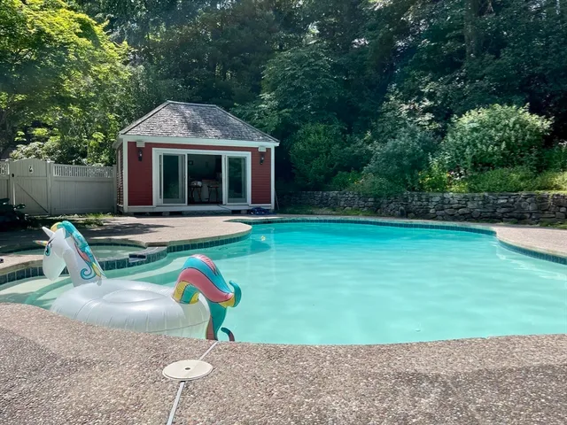 $1,975,000 | 4 Green Lane, Sherborn, MA 01770