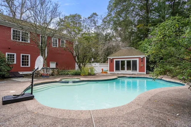 $1,975,000 | 4 Green Lane, Sherborn, MA 01770