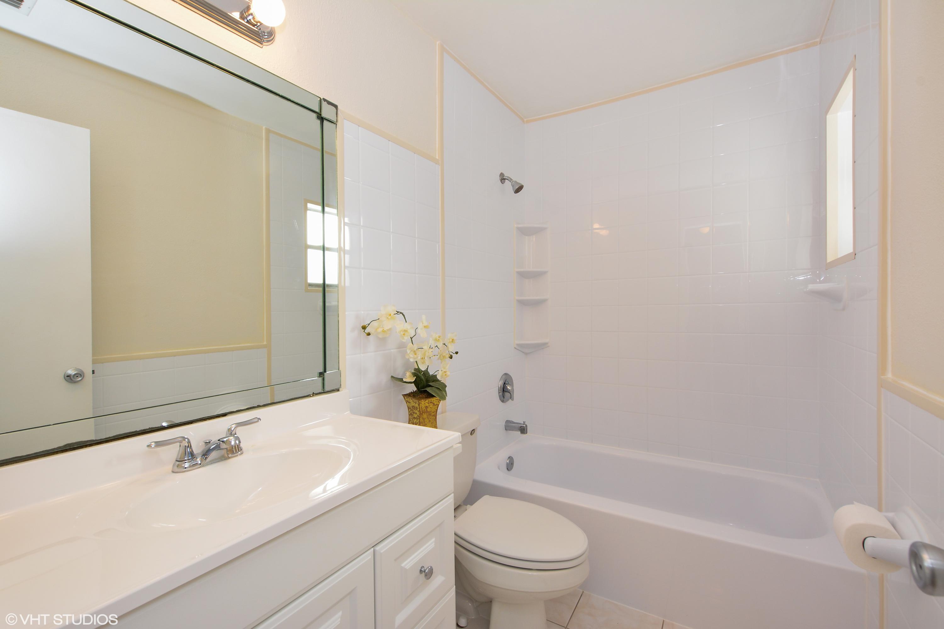 8967 Southwest 7th Street Boca Raton, FL 33433 - Photo 13 of 28 13_8967SW7thSt_8_Bathroom_HiRes