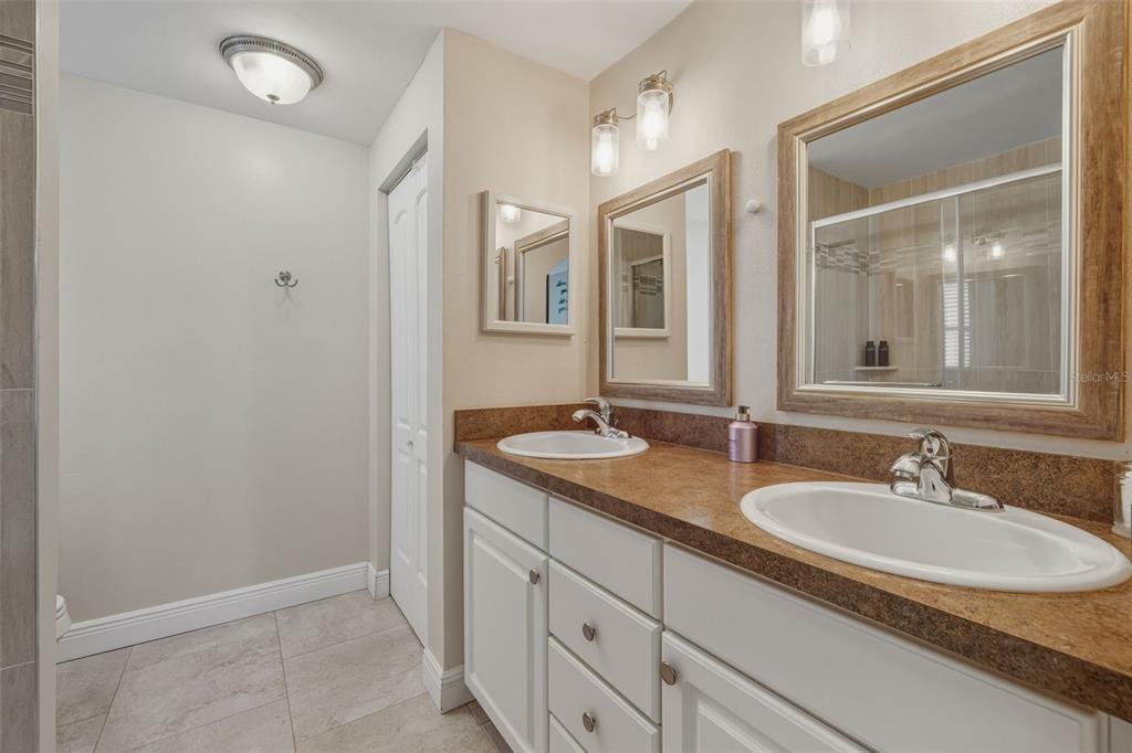 1309 Rustling Oaks Drive Brandon, FL 33510 - Photo 22 of 42