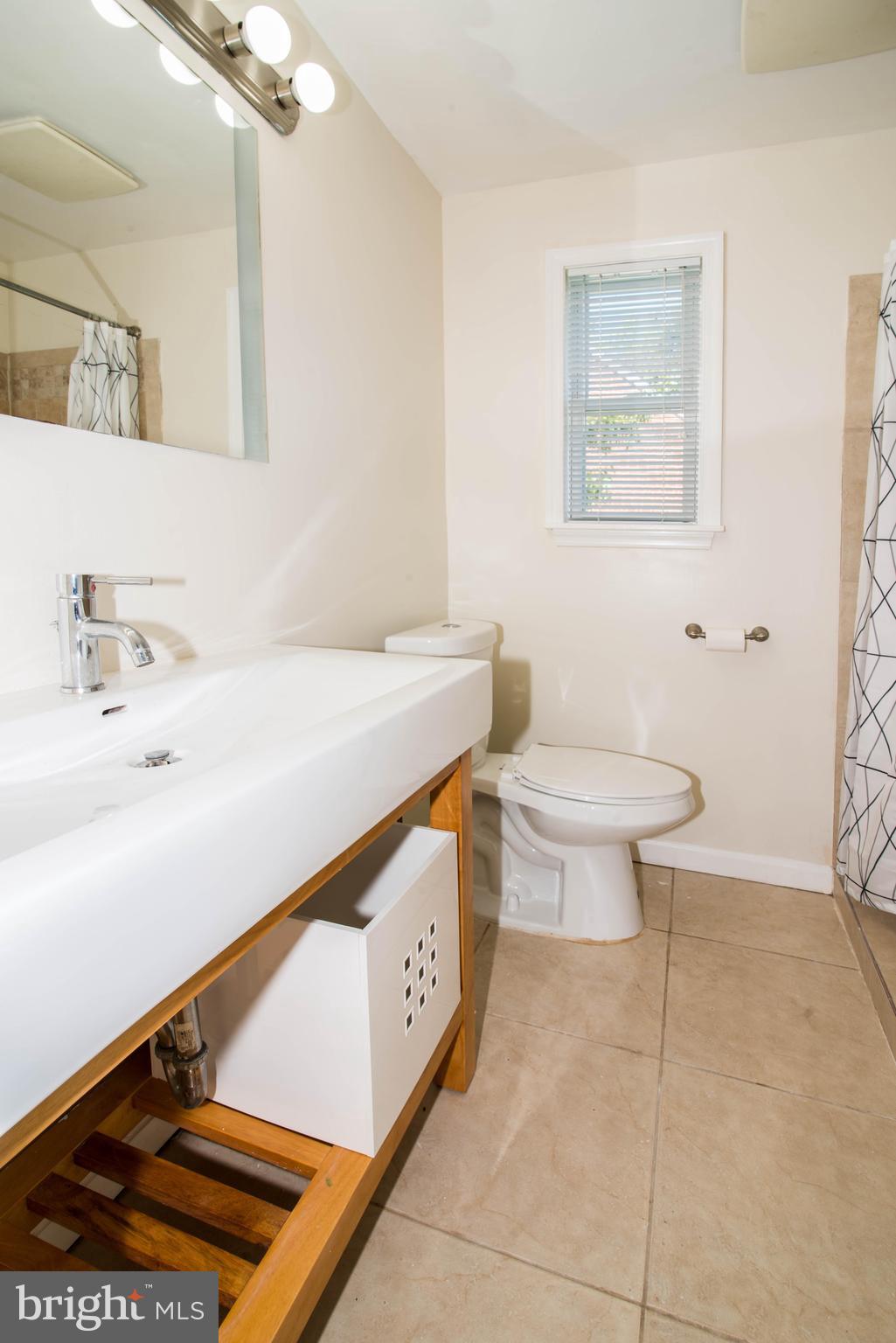 7300 Adelphi Road Hyattsville, MD 20783 - Photo 20 of 44 Main Level Full Bath