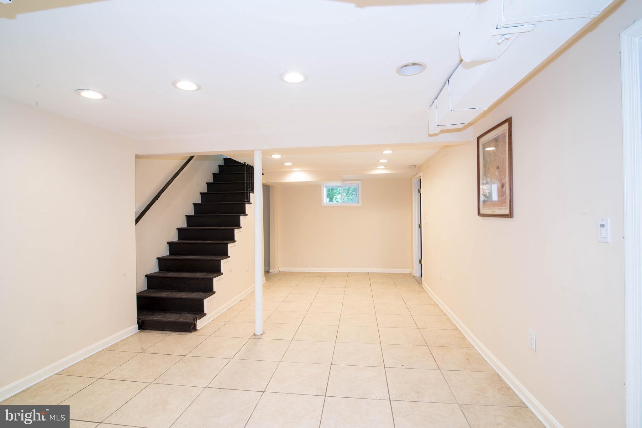 7300 Adelphi Road Hyattsville, MD 20783 - Photo 29 of 44 Family Room