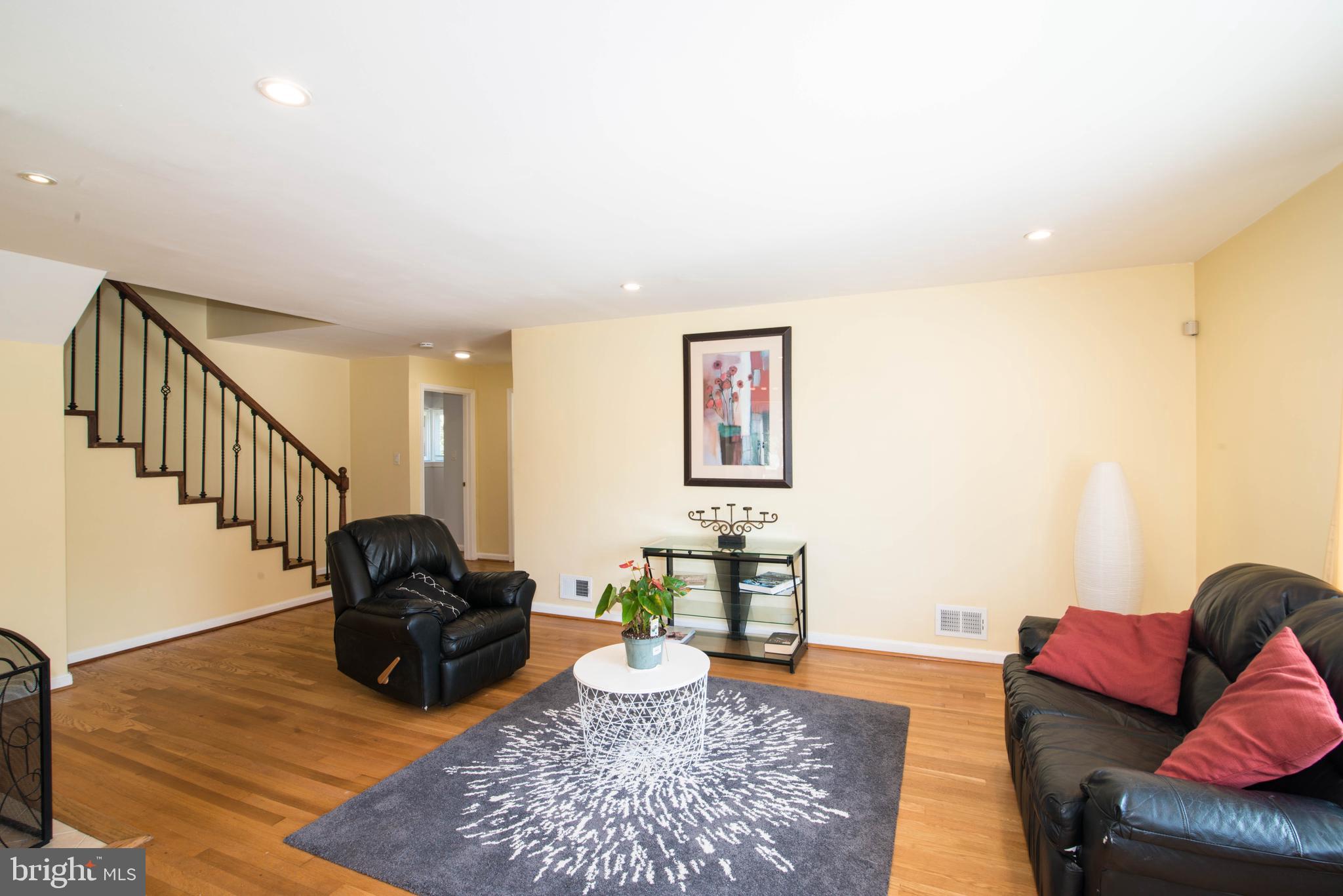 7300 Adelphi Road Hyattsville, MD 20783 - Photo 5 of 44 Living Room