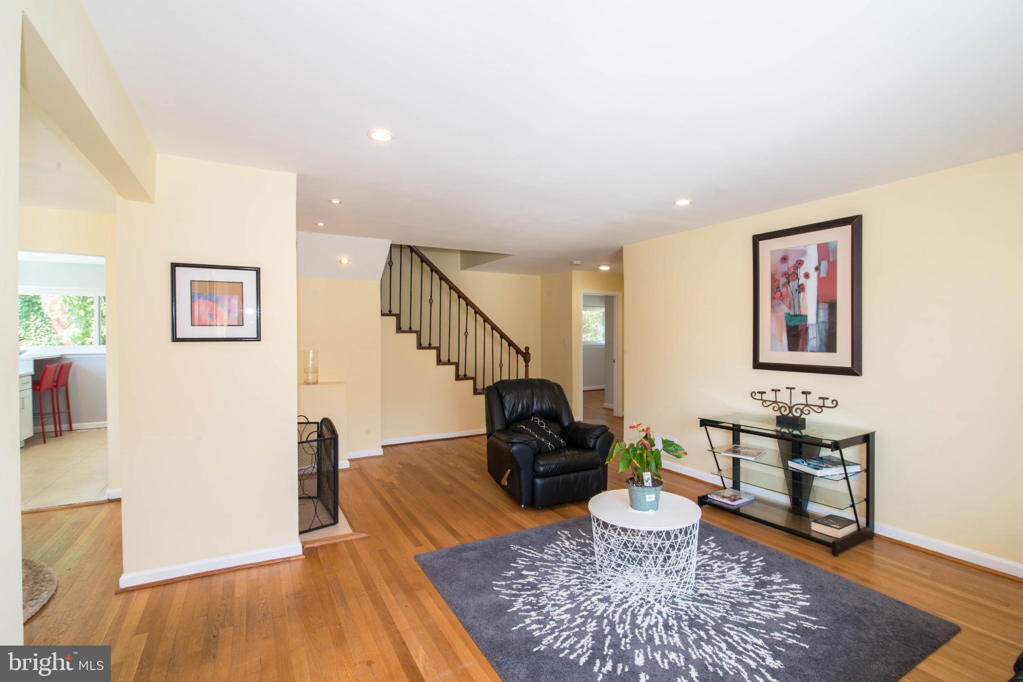 7300 Adelphi Road Hyattsville, MD 20783 - Photo 6 of 44 Living Room