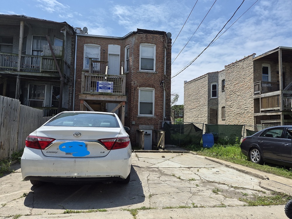4126 West Adams Street Chicago, IL 60624 - Photo 18 of 19 a building outdoor space with seating