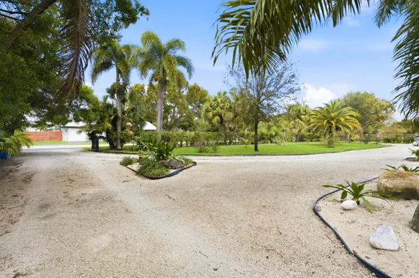 $3,900 | 4268 Maurice Drive, Unit MAIN HOUSE, Delray Beach, FL 33445