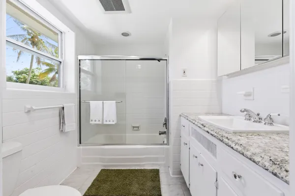 $3,900 | 4268 Maurice Drive, Unit MAIN HOUSE, Delray Beach, FL 33445