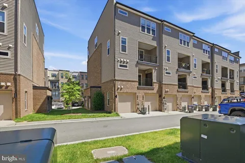 $615,000 | 4744 Tatum Mill Way, Unit 509, Chantilly, VA 20151