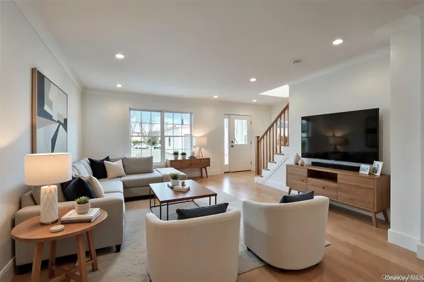 $8,500 | 1 Manhasset Avenue, Unit B, Port Washington, NY 11050